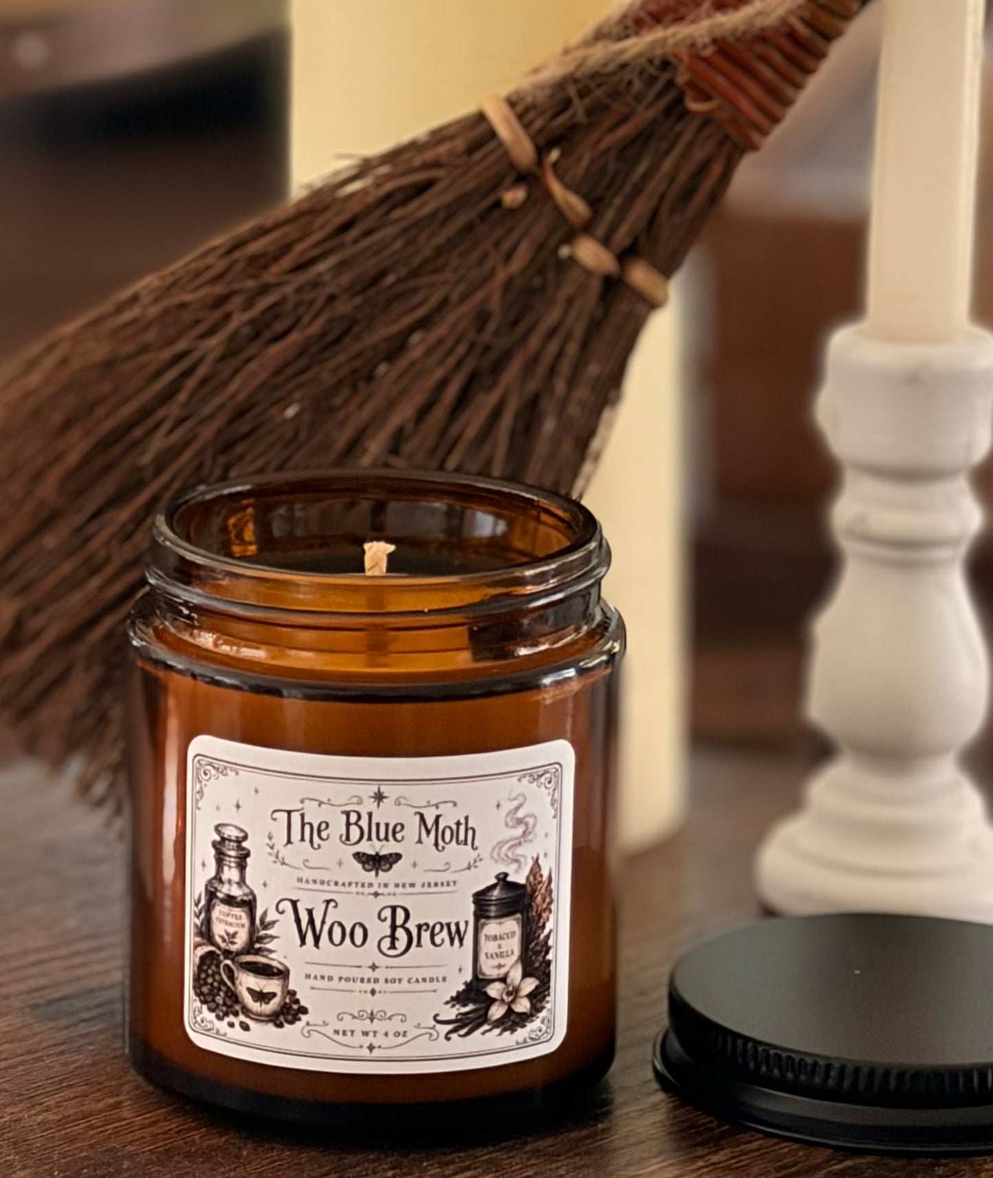 WOO BREW 4 oz Hearth & Honey Signature Candle Merch